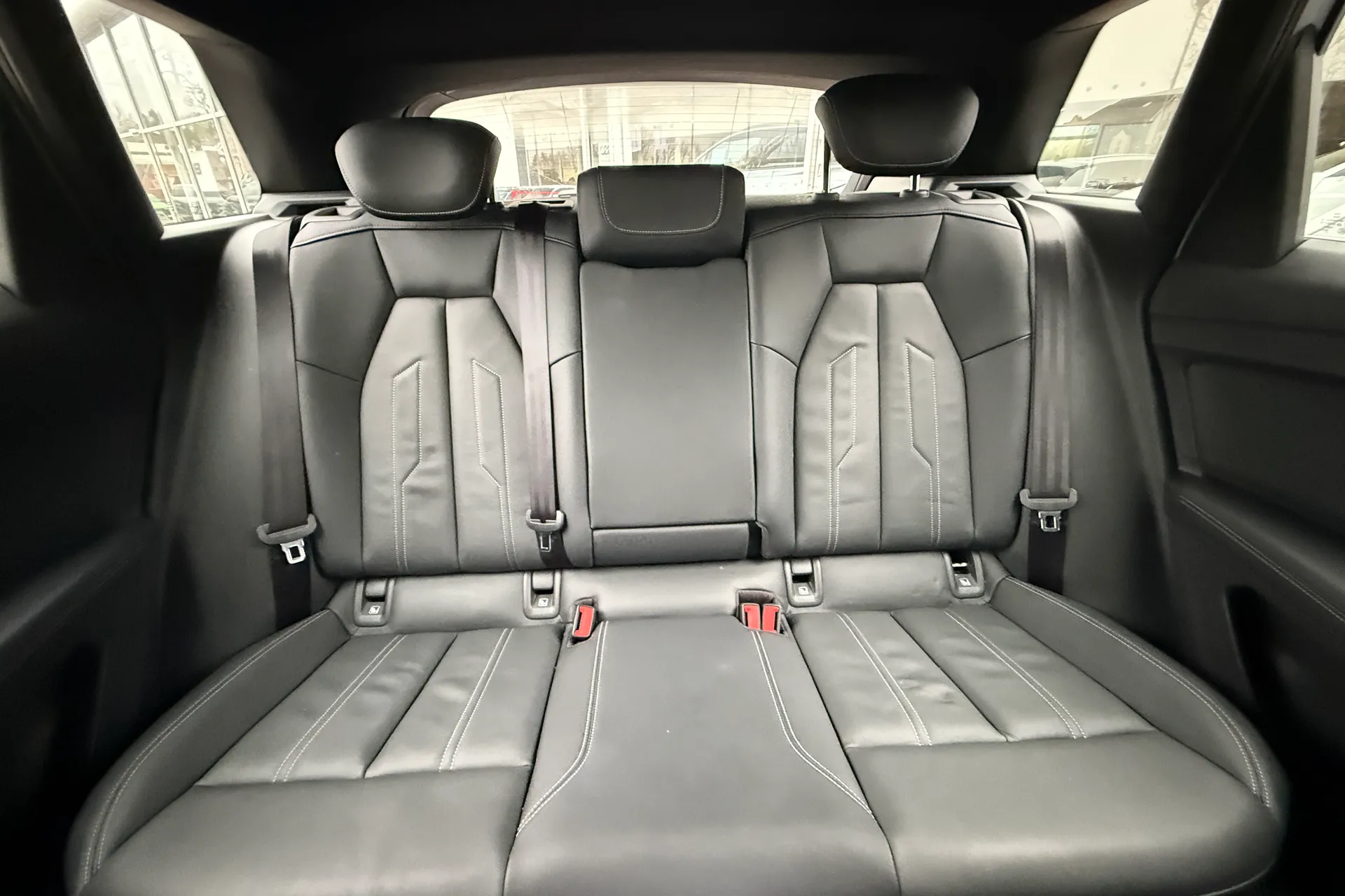 Audi Q4 thumbnail image number 18