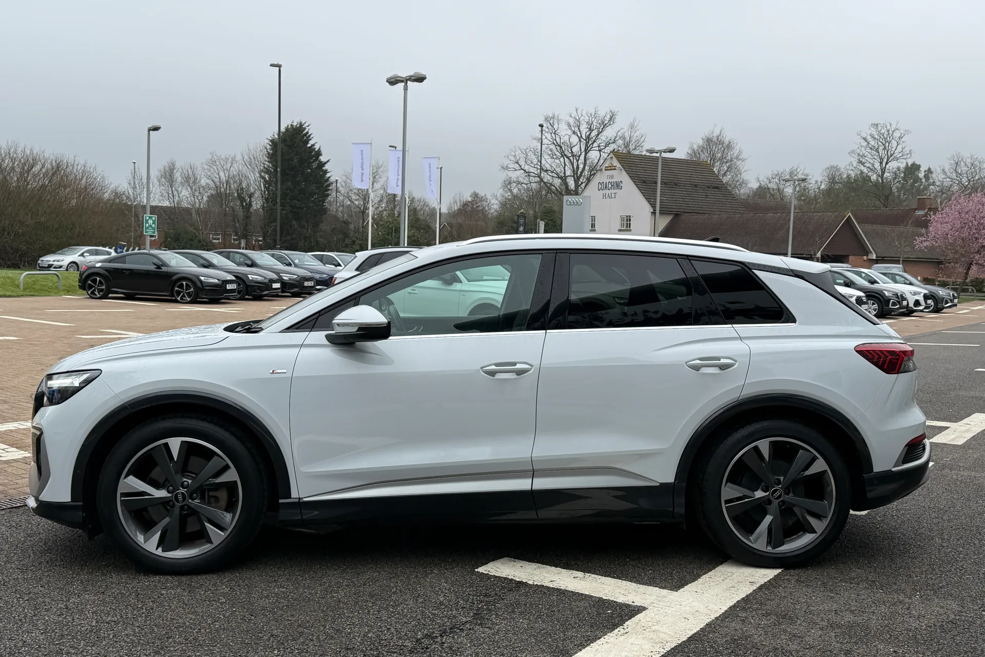 Audi Q4 thumbnail image number 43