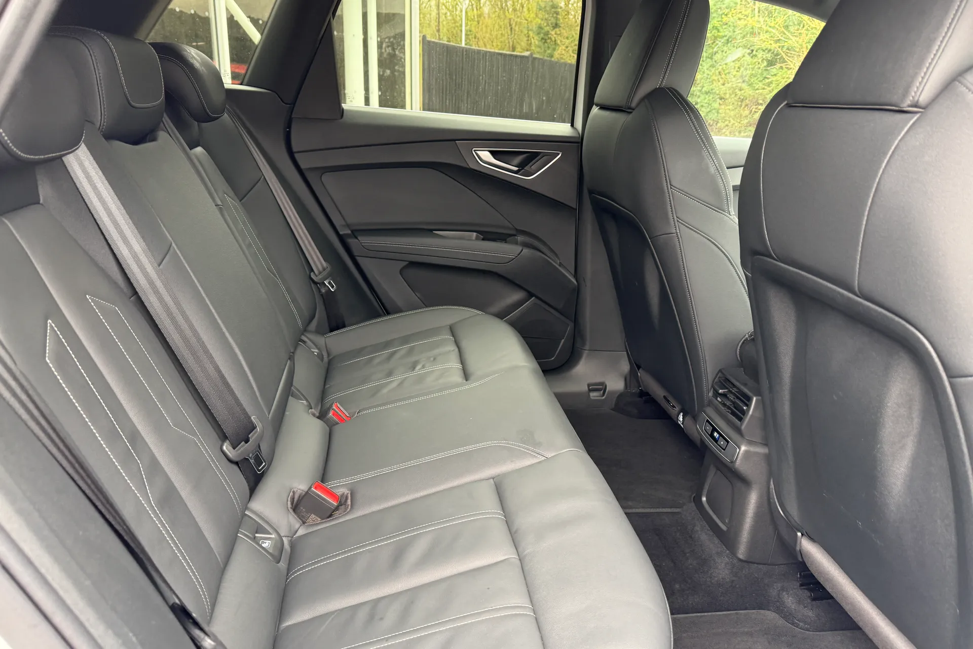 Audi Q4 thumbnail image number 26