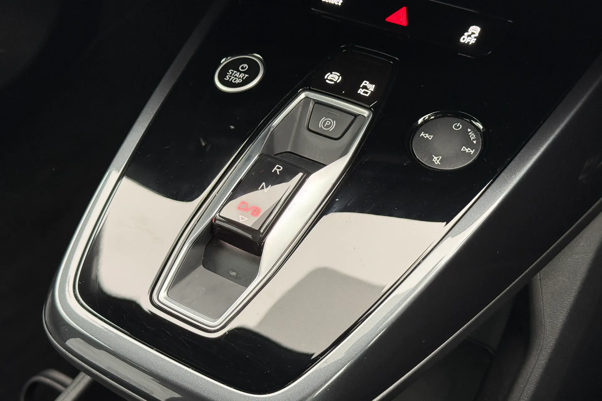 Audi Q4 thumbnail image number 19