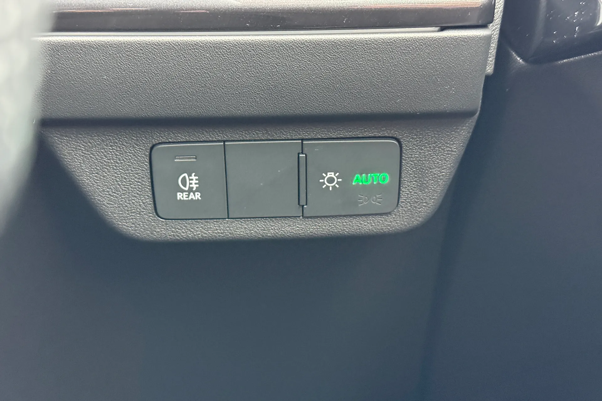 Audi Q4 thumbnail image number 14