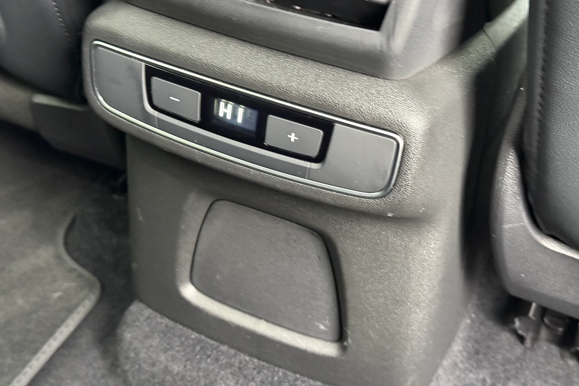 Audi Q4 thumbnail image number 29