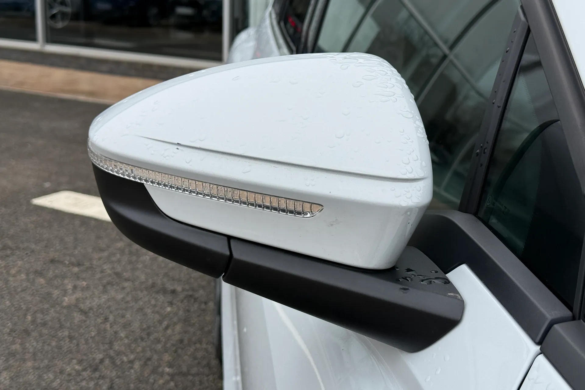 Audi Q4 thumbnail image number 8