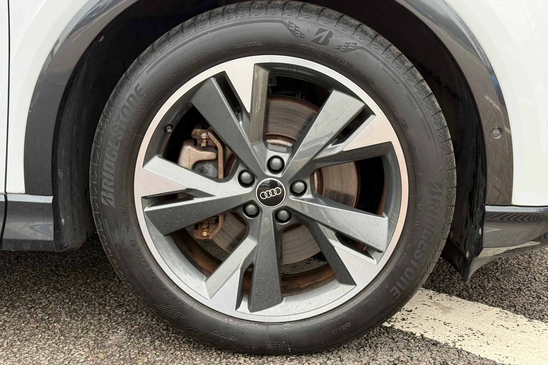 Audi Q4 thumbnail image number 23