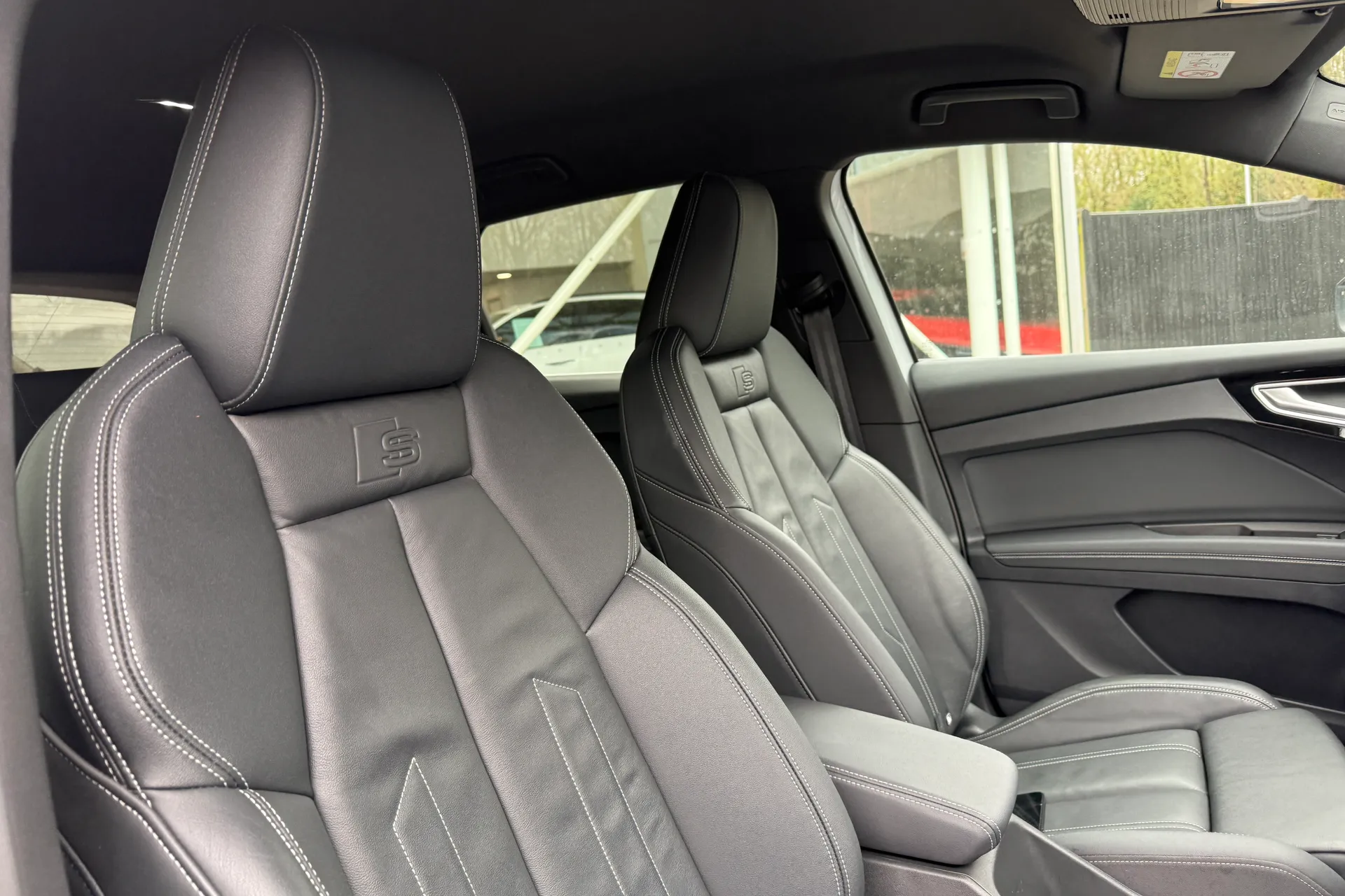 Audi Q4 thumbnail image number 21