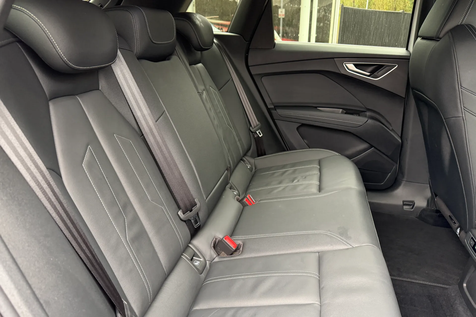 Audi Q4 thumbnail image number 25