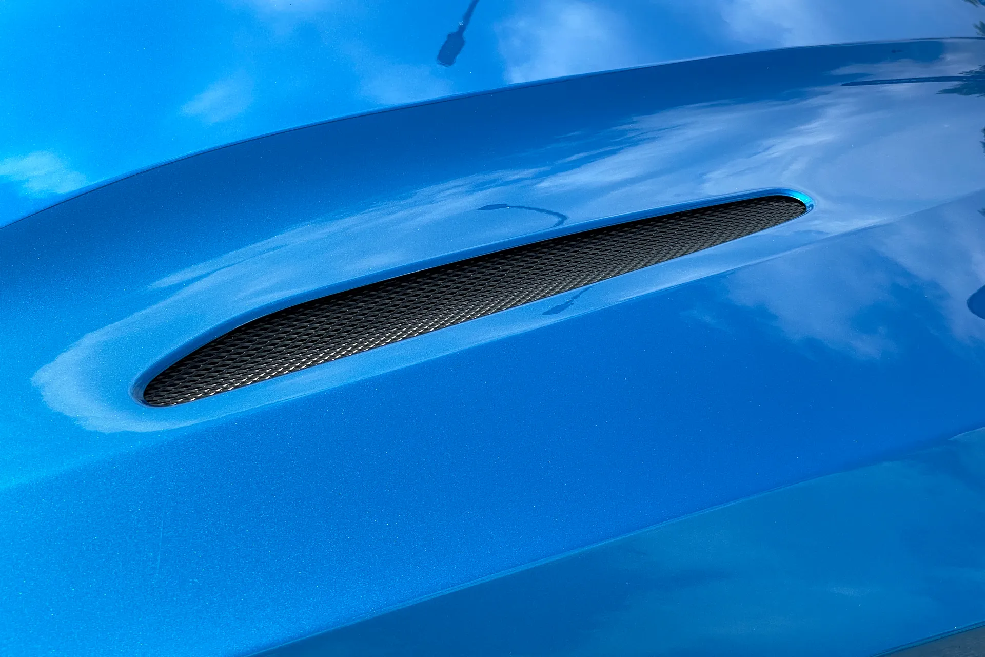 Aston Martin DB11 thumbnail image number 10