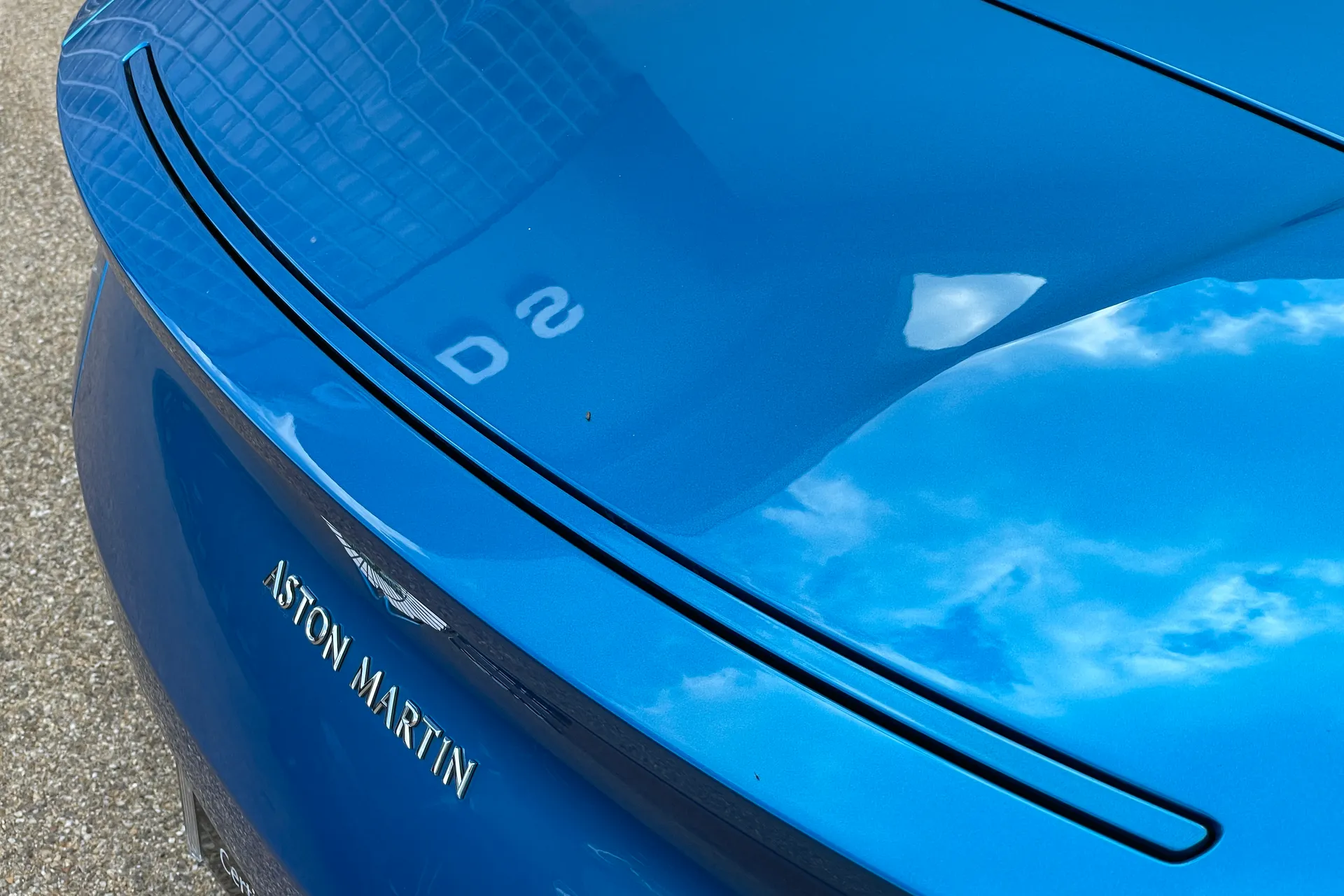 Aston Martin DB11 thumbnail image number 18
