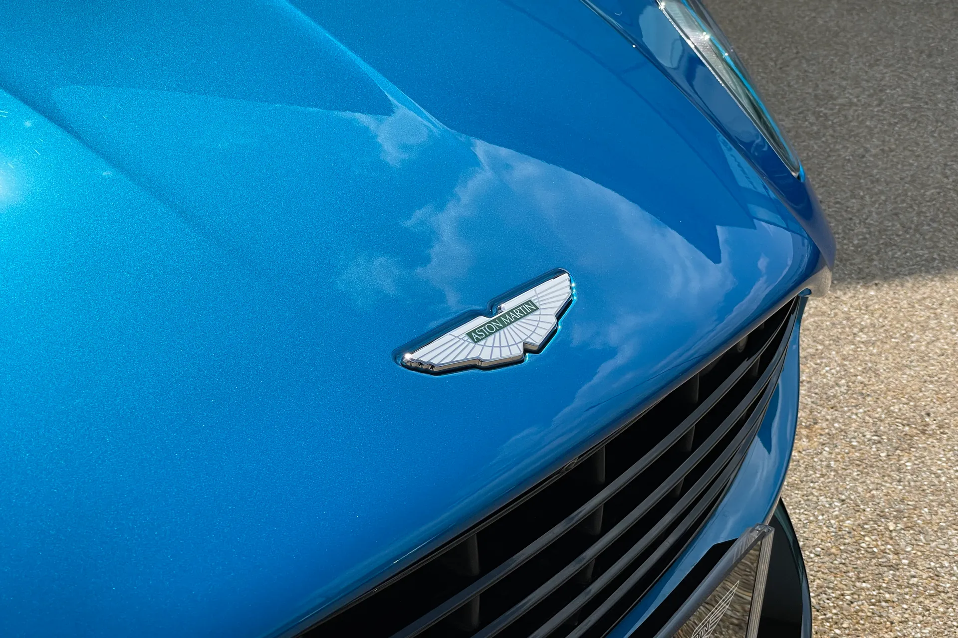 Aston Martin DB11 thumbnail image number 47