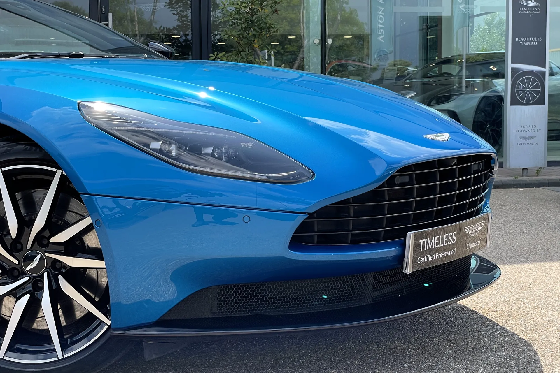 Aston Martin DB11 thumbnail image number 48