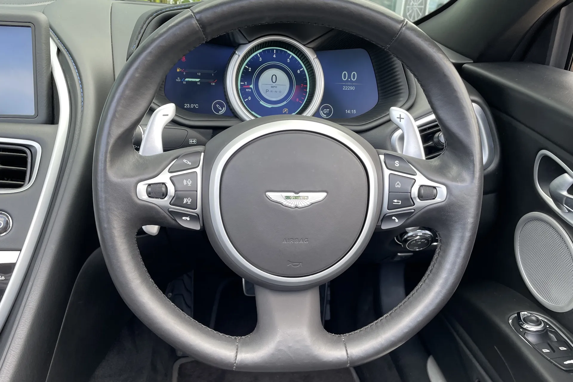 Aston Martin DB11 thumbnail image number 30