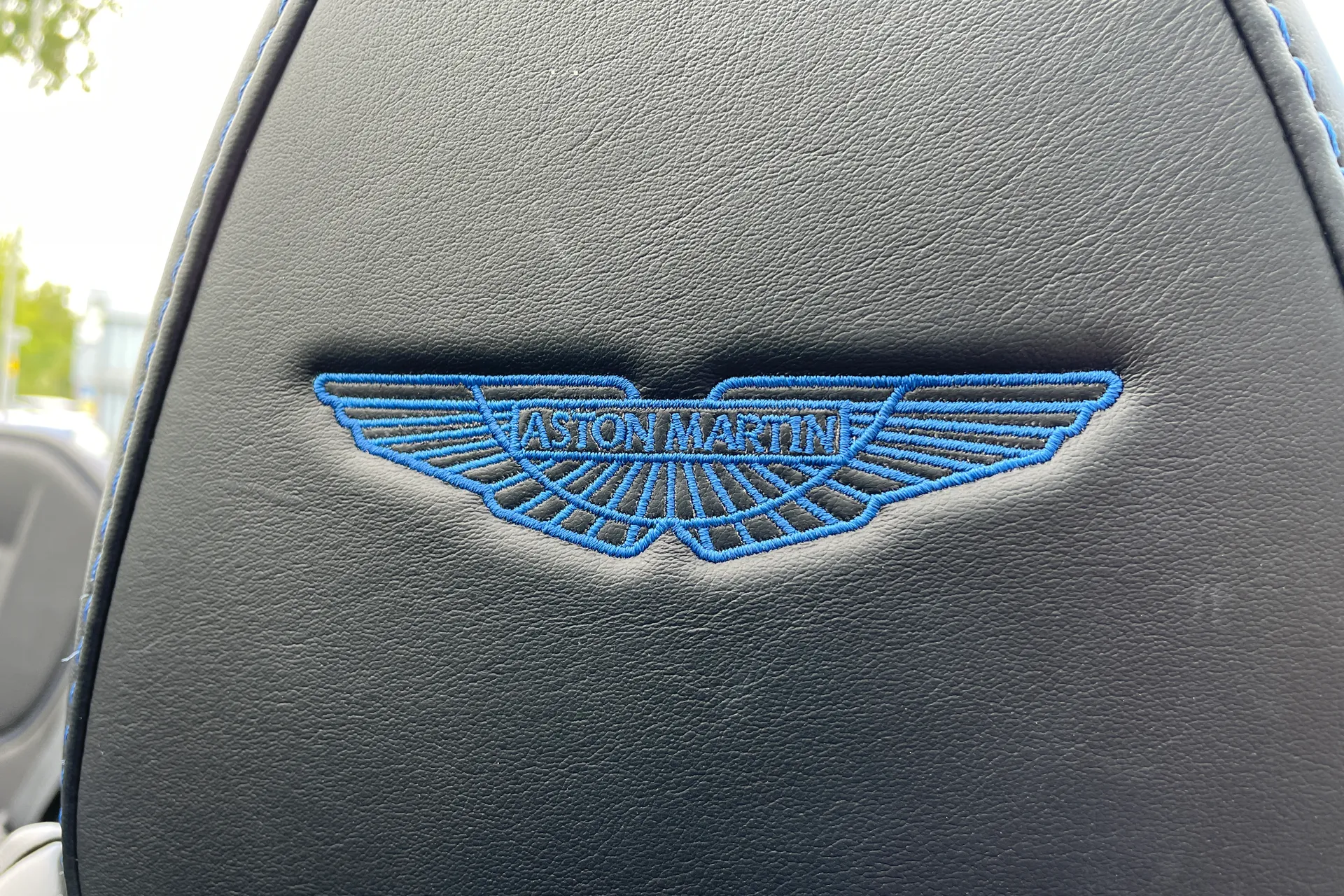 Aston Martin DB11 thumbnail image number 25