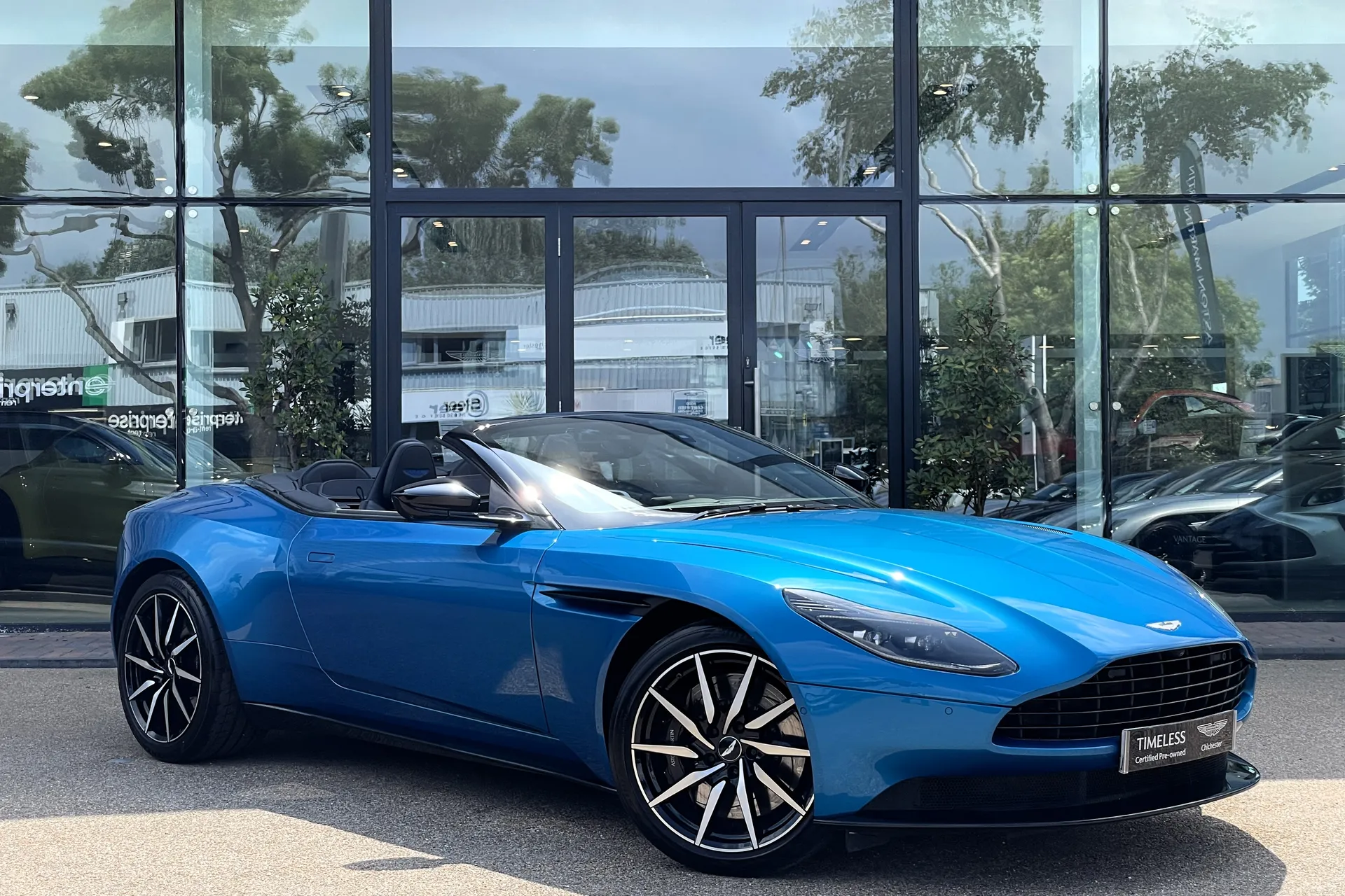Aston Martin DB11 thumbnail image number 6