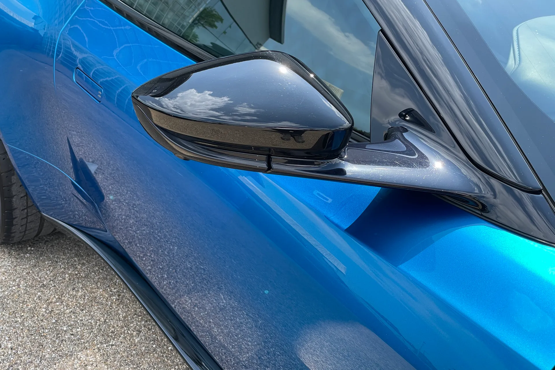 Aston Martin DB11 thumbnail image number 9