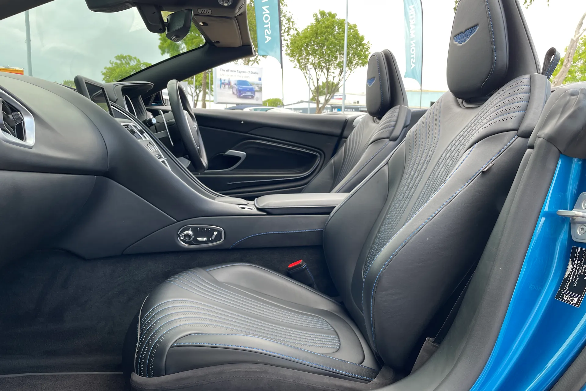 Aston Martin DB11 thumbnail image number 23
