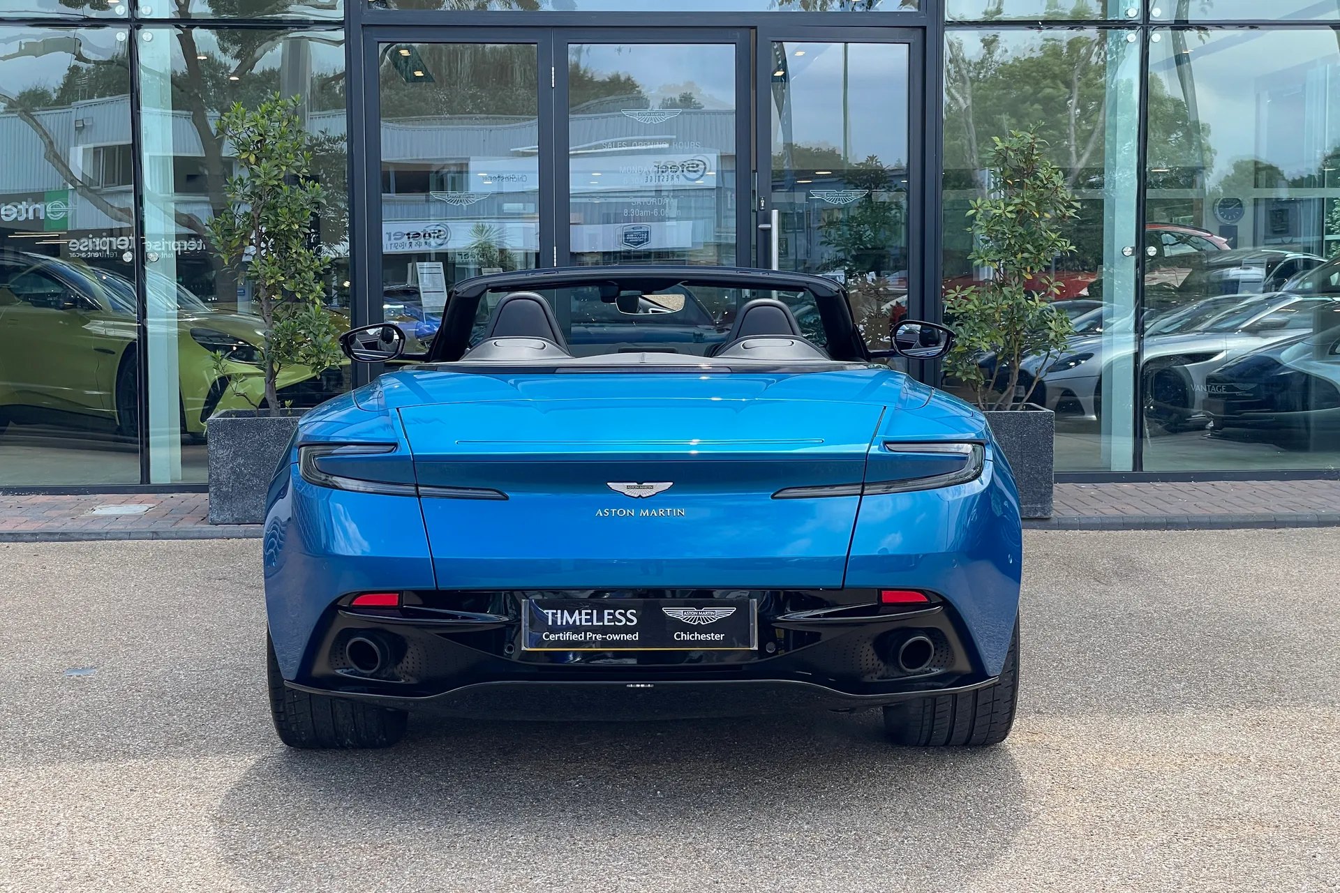 Aston Martin DB11 thumbnail image number 15