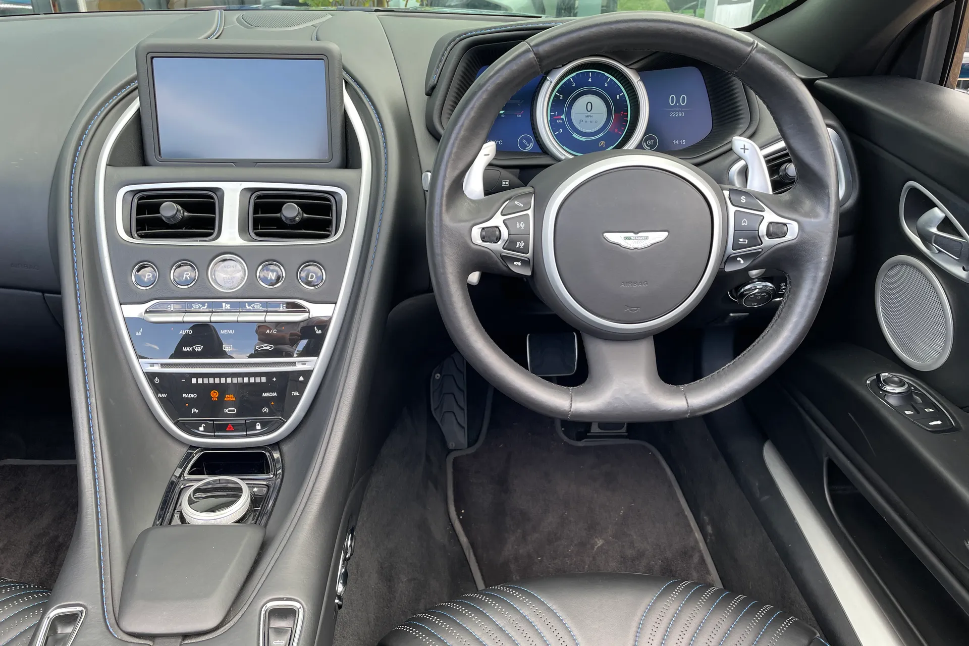 Aston Martin DB11 thumbnail image number 29