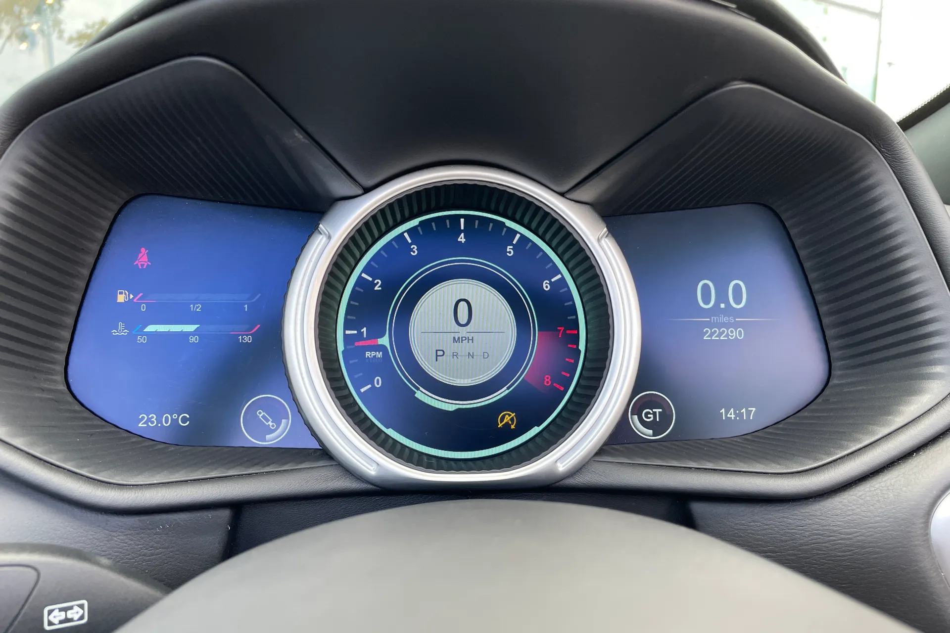 Aston Martin DB11 thumbnail image number 40