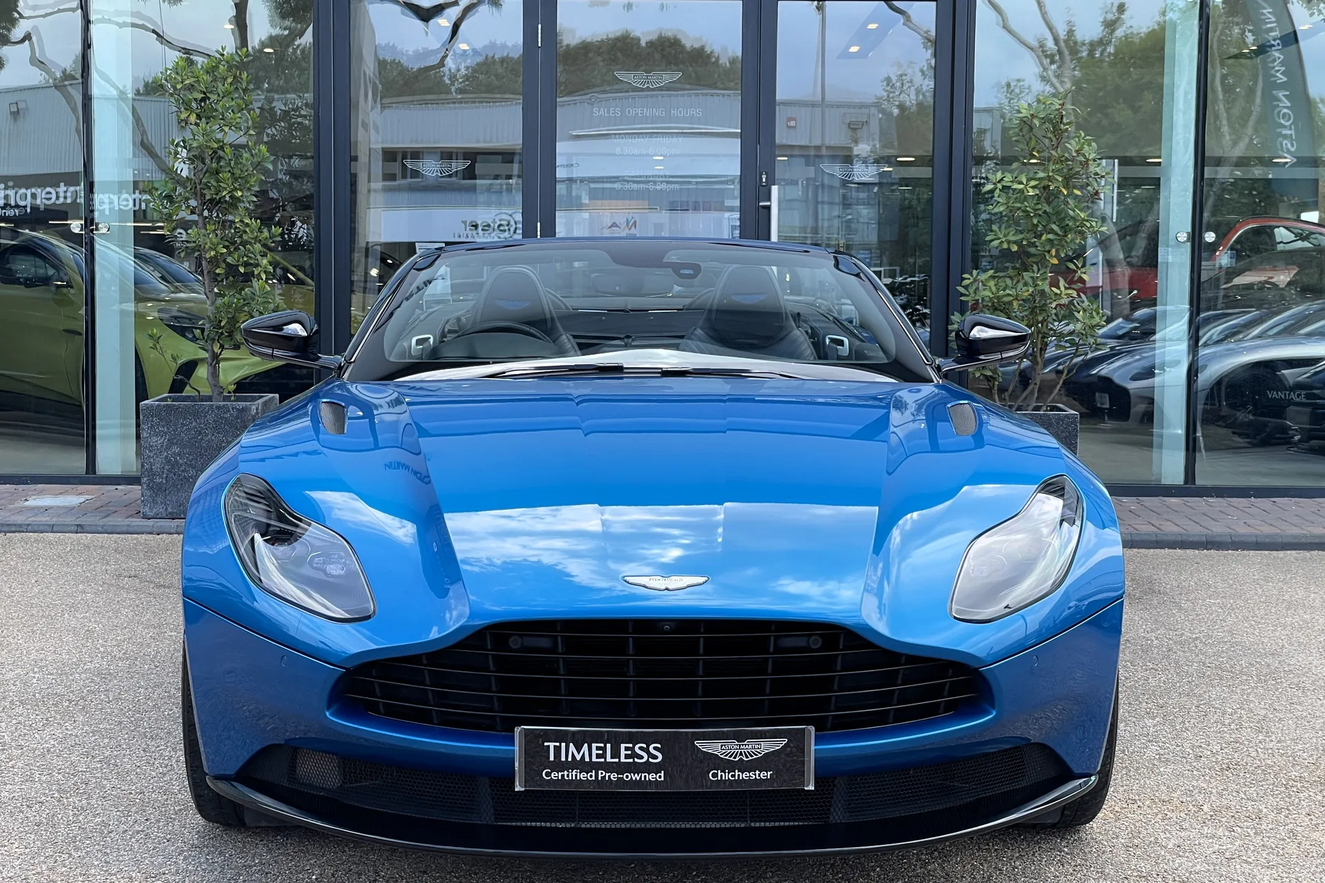 Aston Martin DB11 thumbnail image number 46