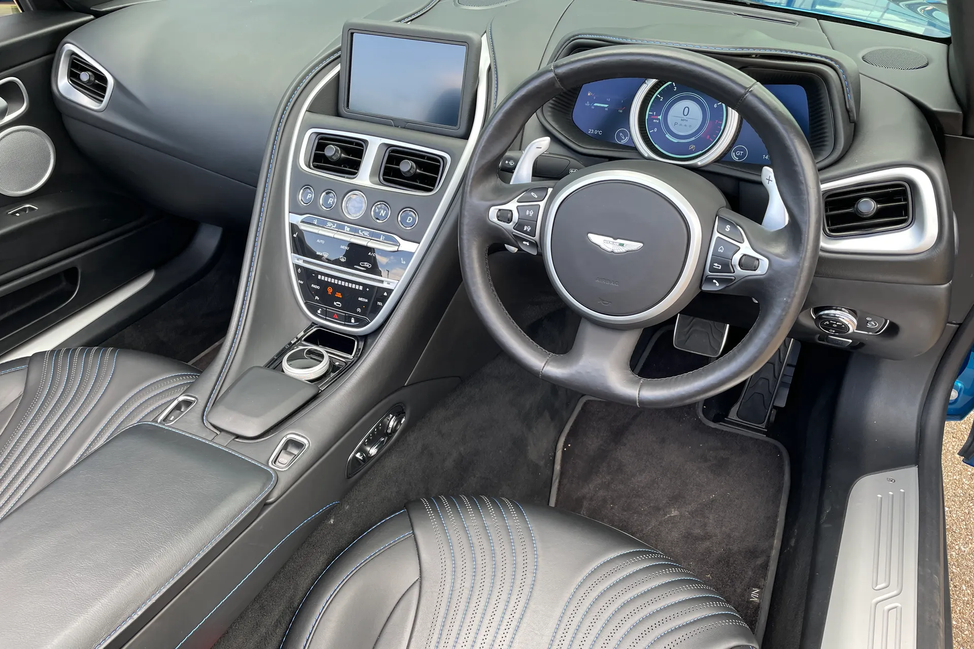 Aston Martin DB11 thumbnail image number 4