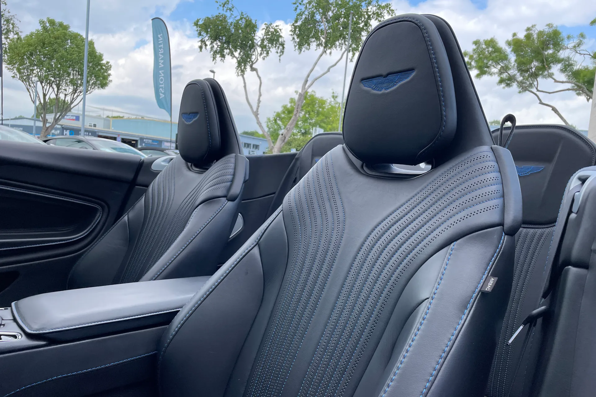 Aston Martin DB11 thumbnail image number 24