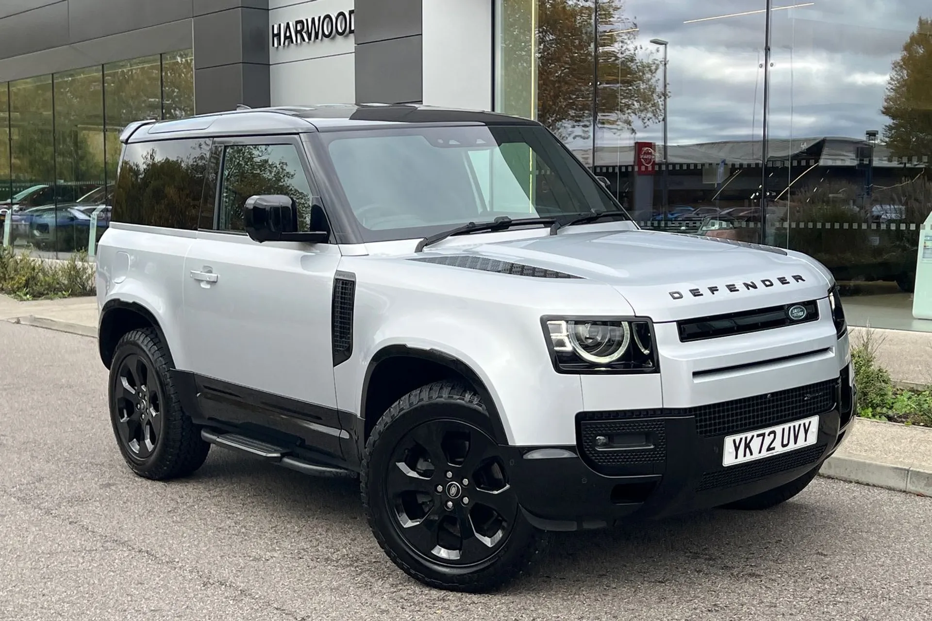 LAND ROVER DEFENDER focused image