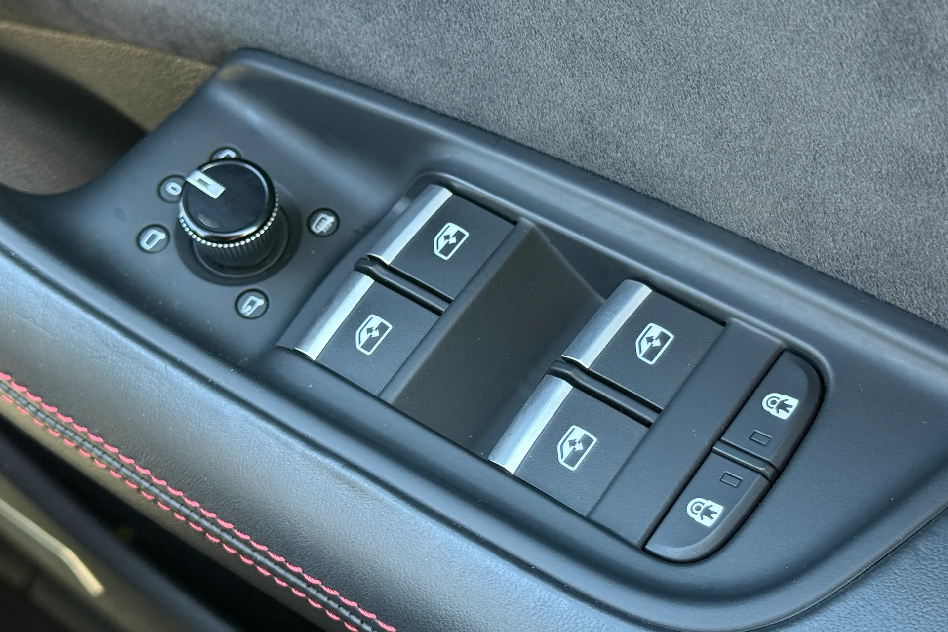 Audi RS Q8 thumbnail image number 25