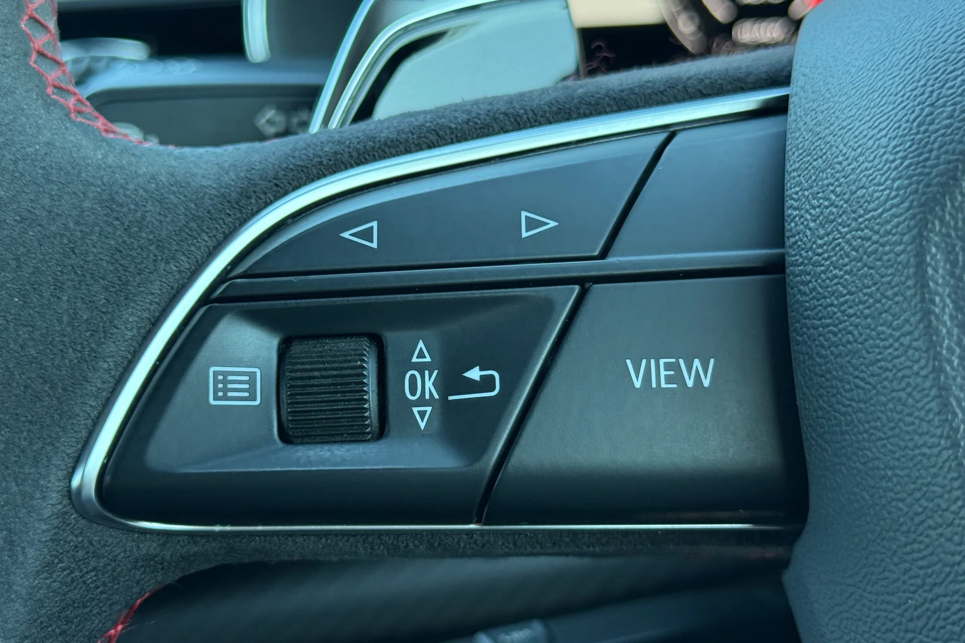Audi RS Q8 thumbnail image number 27