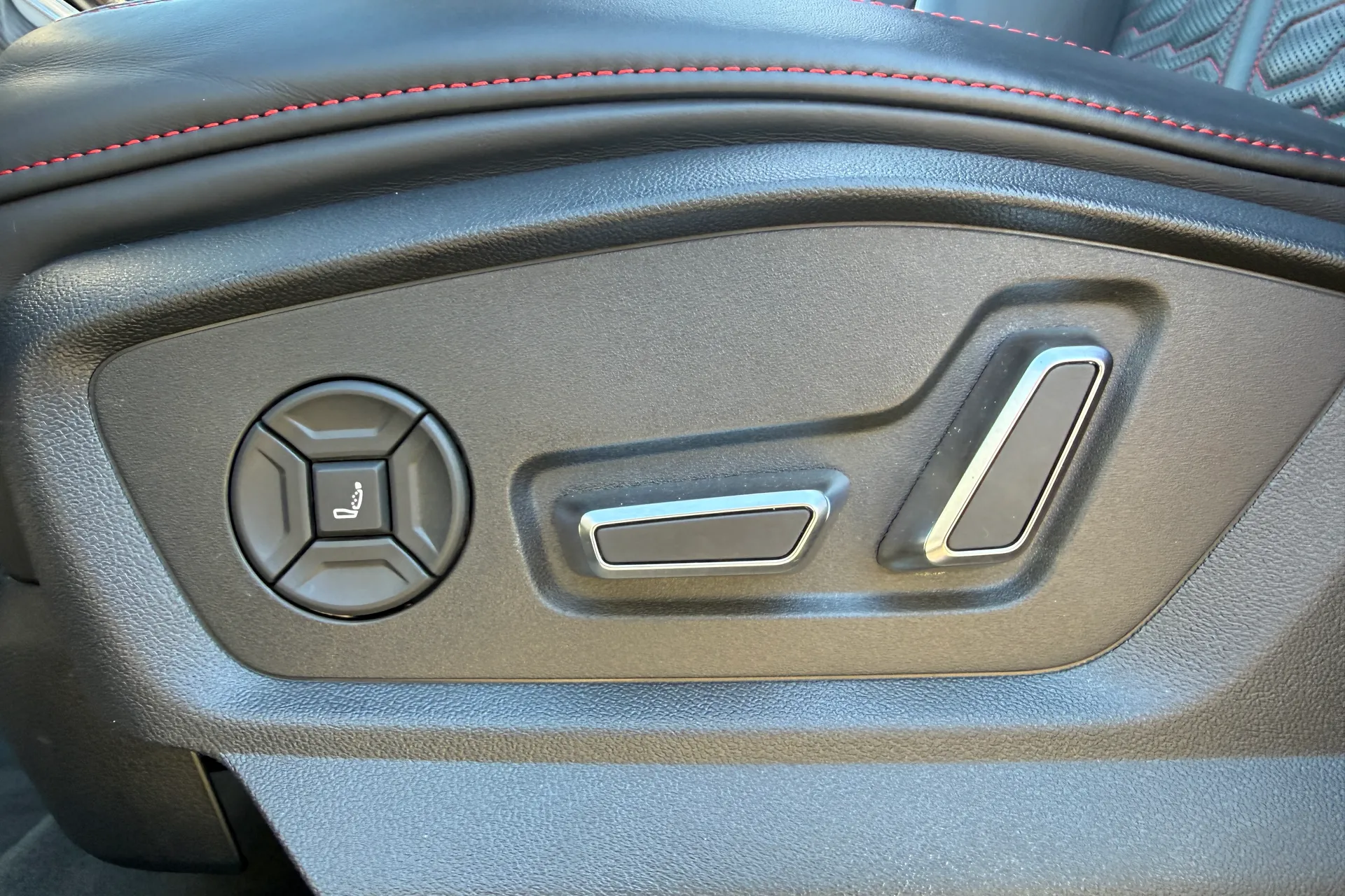 Audi RS Q8 thumbnail image number 22