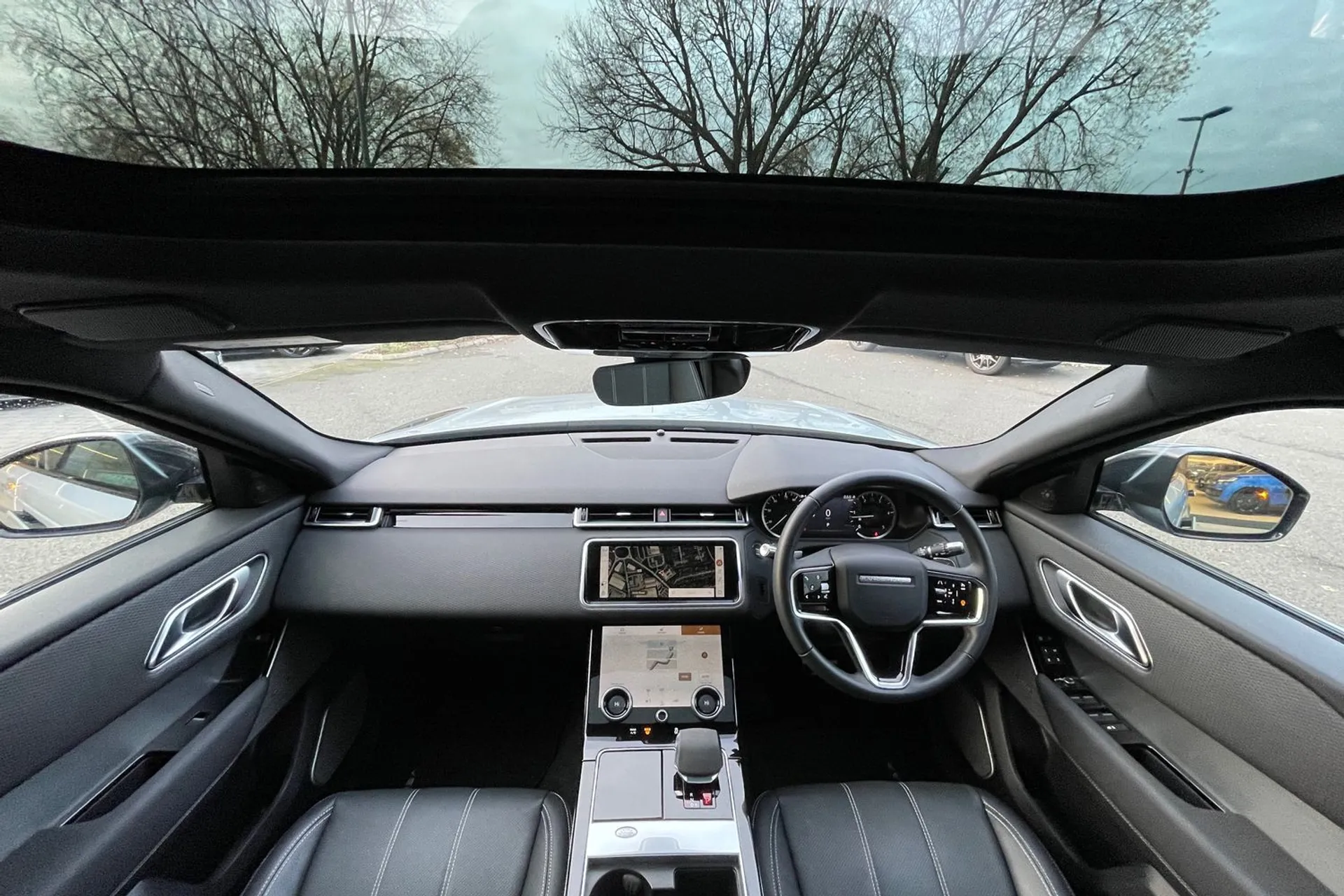 LAND ROVER RANGE ROVER VELAR thumbnail image number 3