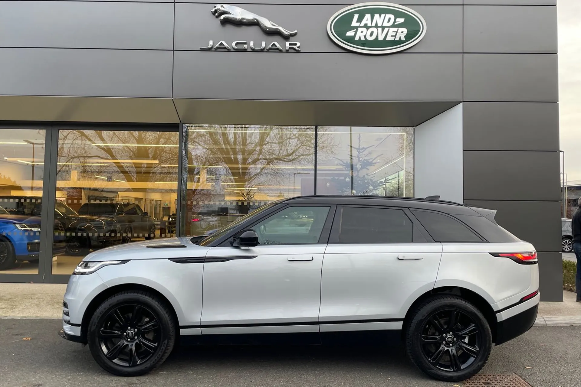 LAND ROVER RANGE ROVER VELAR thumbnail image number 25