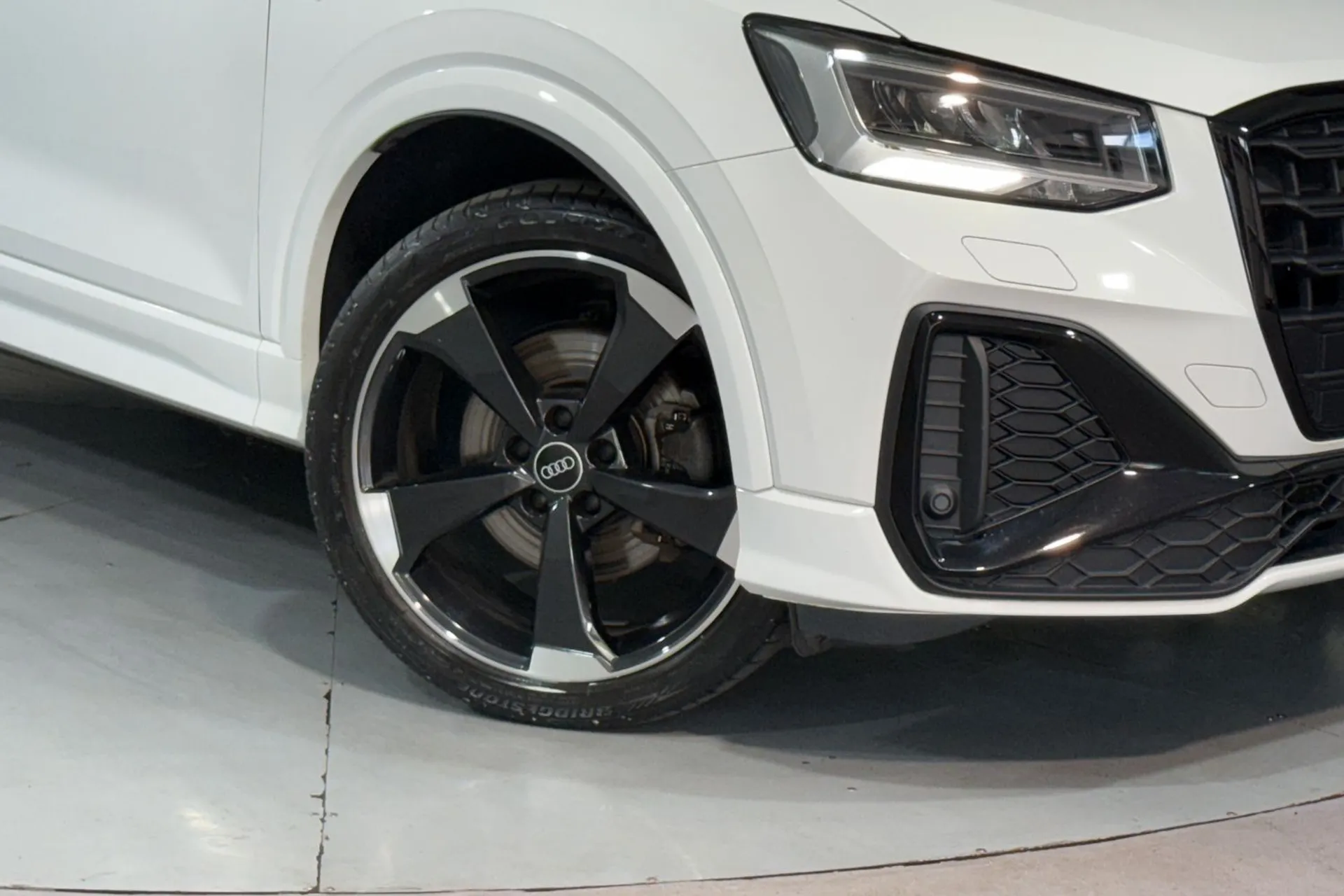 Audi Q2 thumbnail image number 9