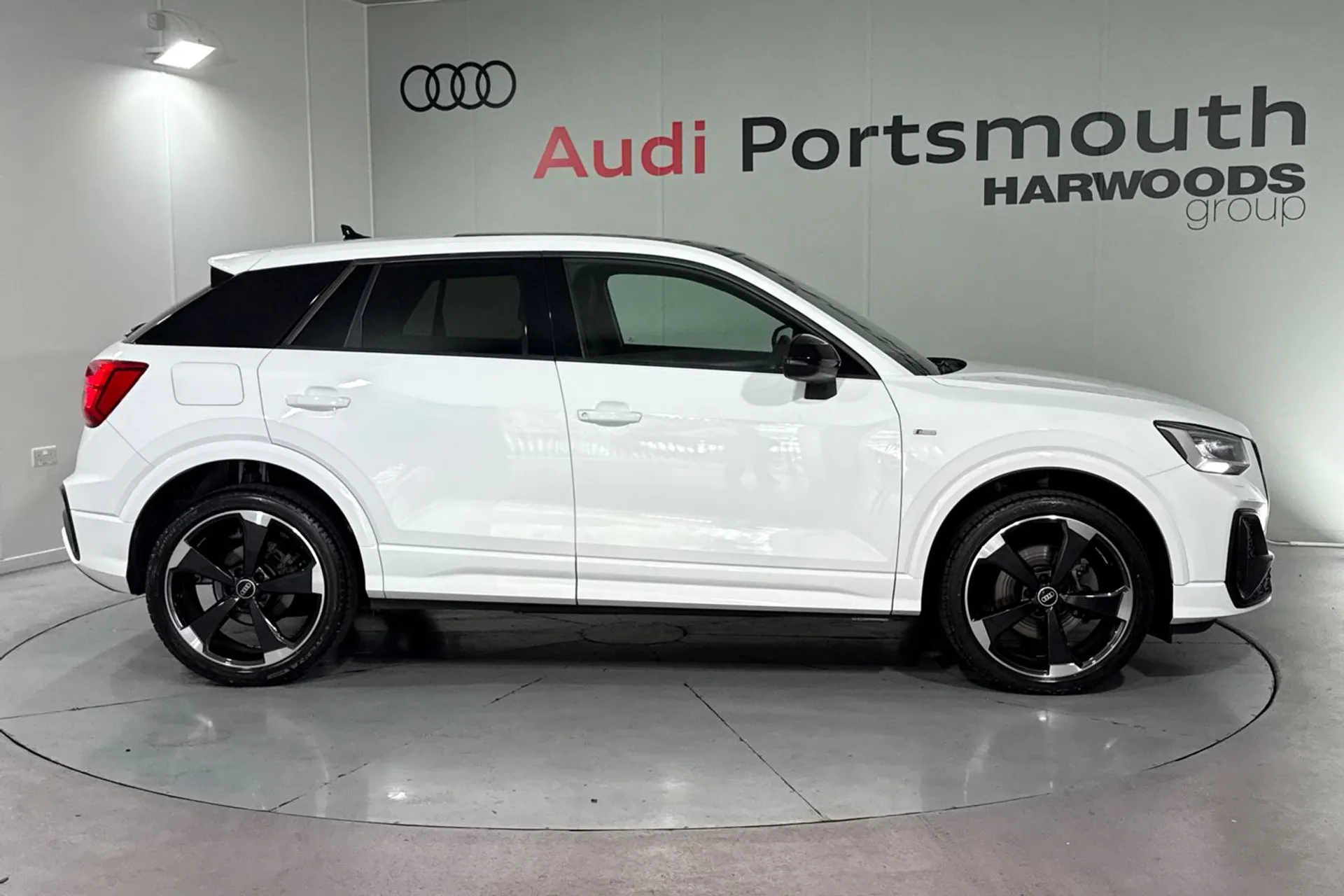 Audi Q2 thumbnail image number 2