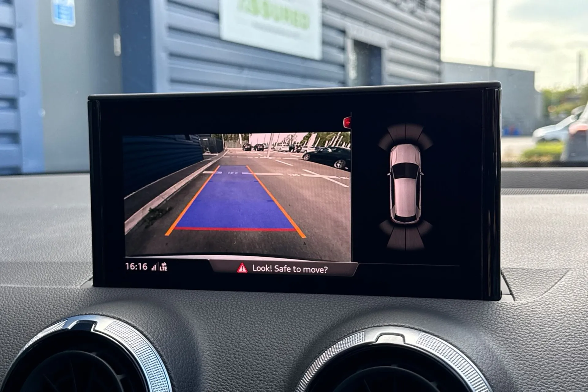 Audi Q2 thumbnail image number 4