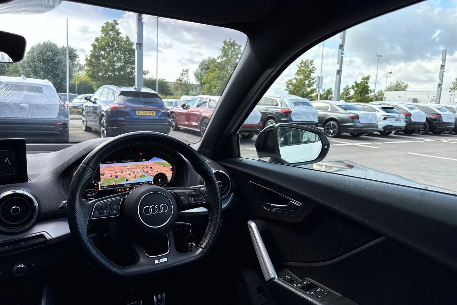 Audi Q2 thumbnail image number 36