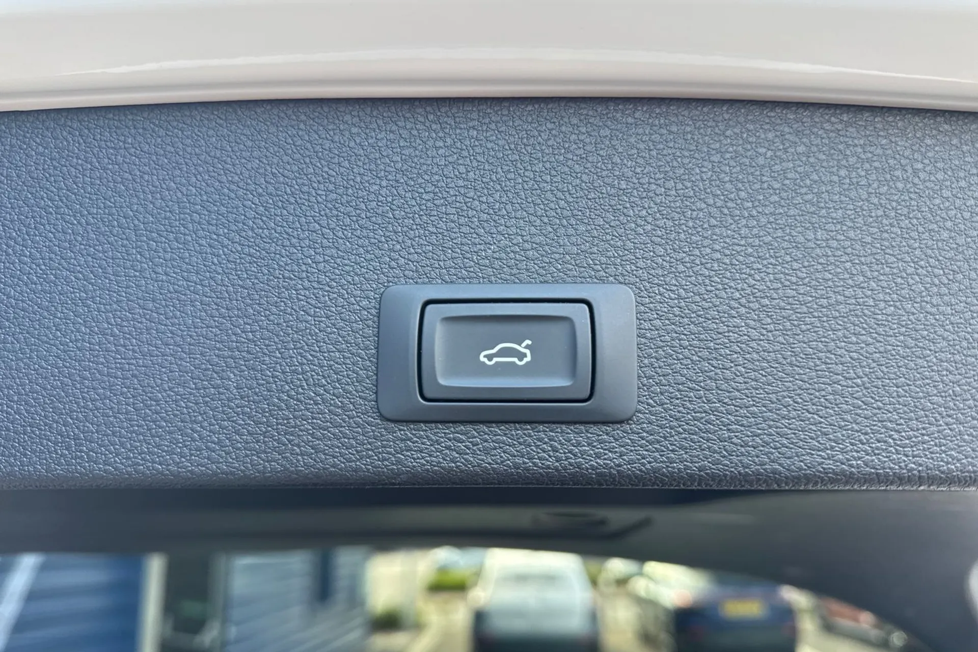 Audi Q2 thumbnail image number 19