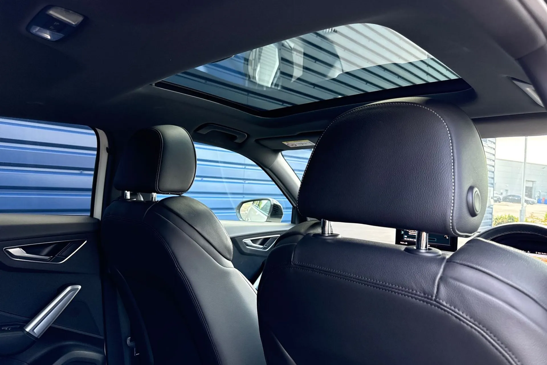 Audi Q2 thumbnail image number 23
