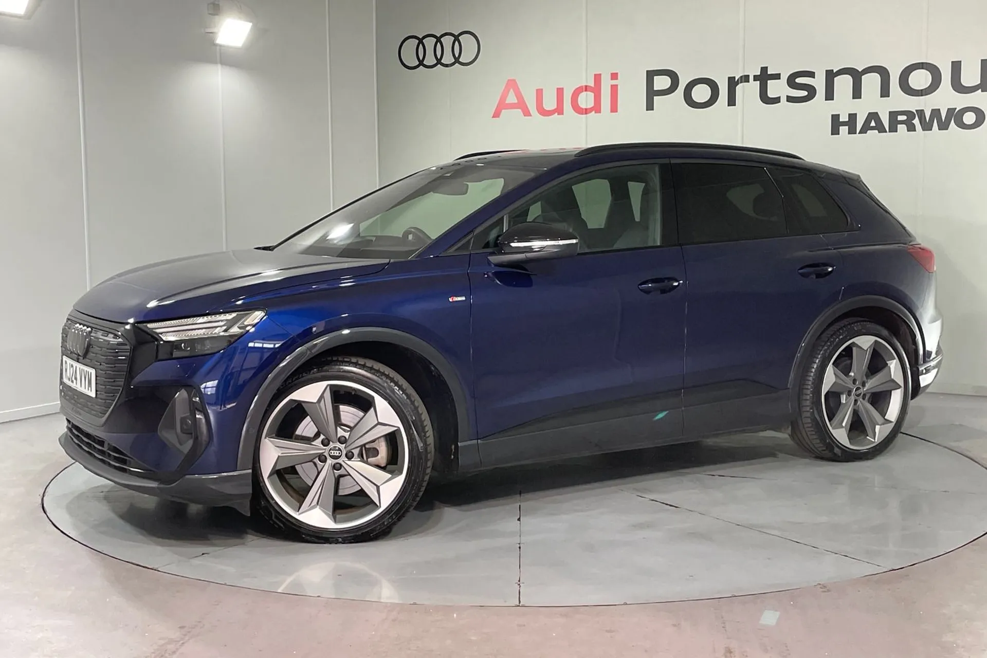 Audi Q4 thumbnail image number 6