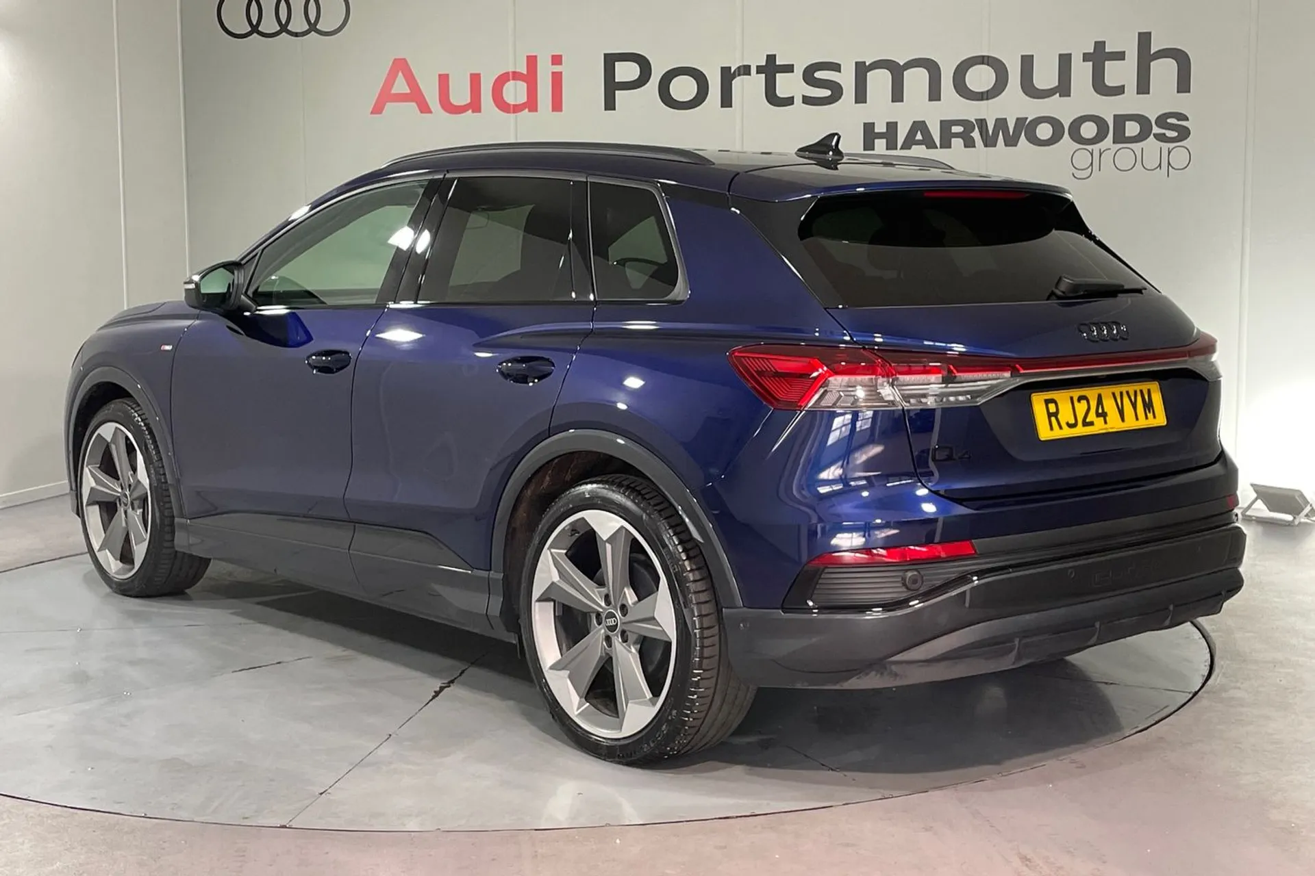 Audi Q4 thumbnail image number 8