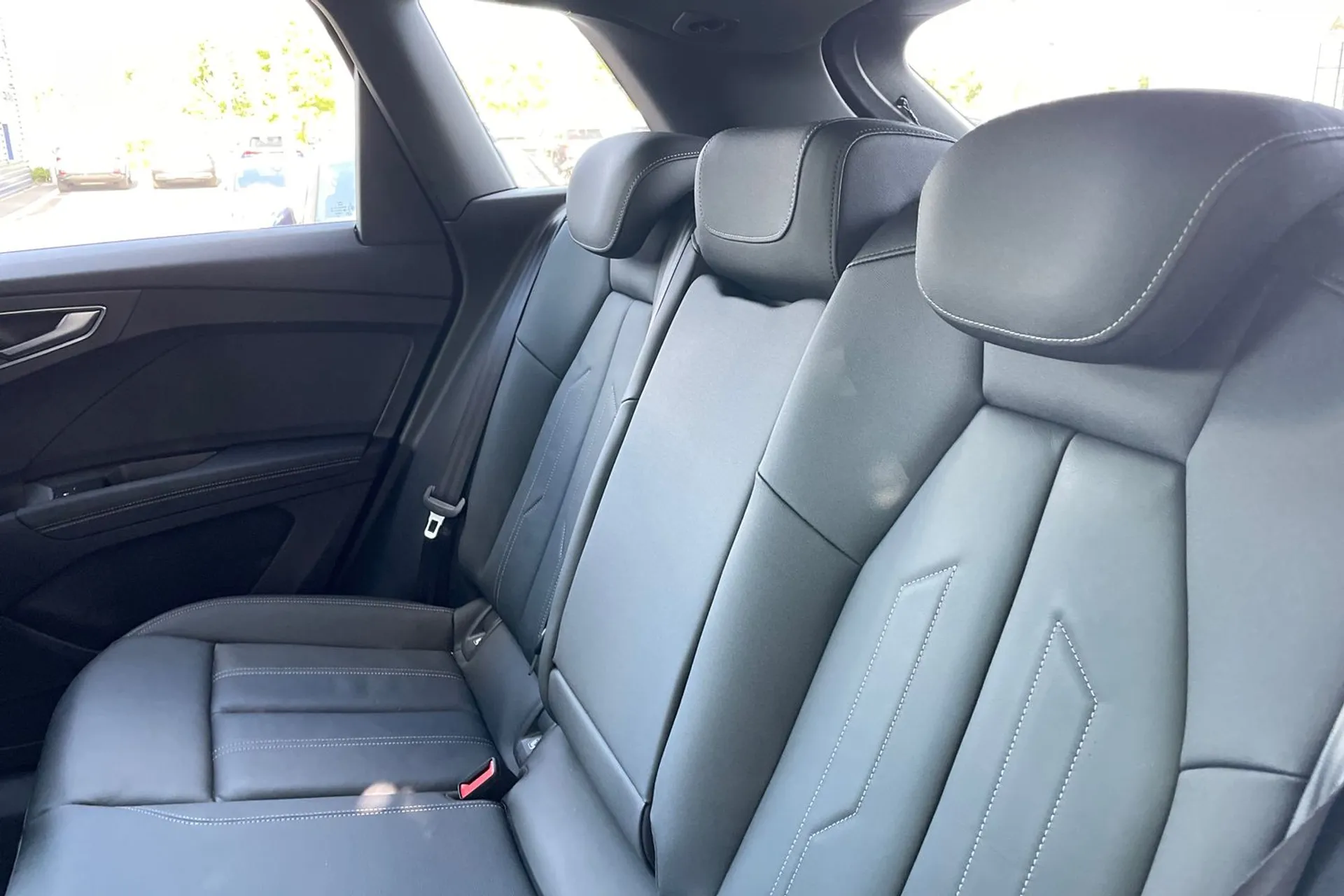 Audi Q4 thumbnail image number 31
