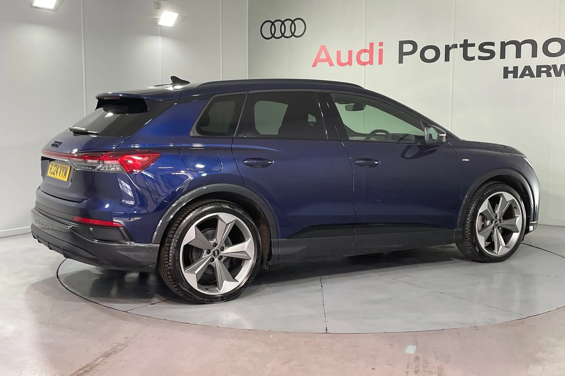 Audi Q4 thumbnail image number 11