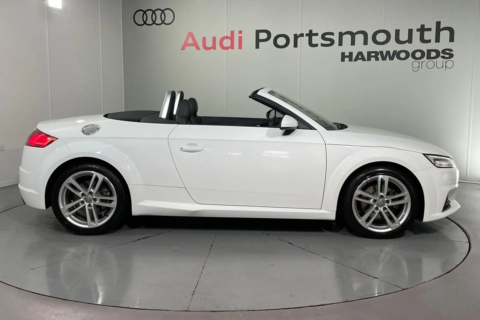 Audi TT thumbnail image number 2