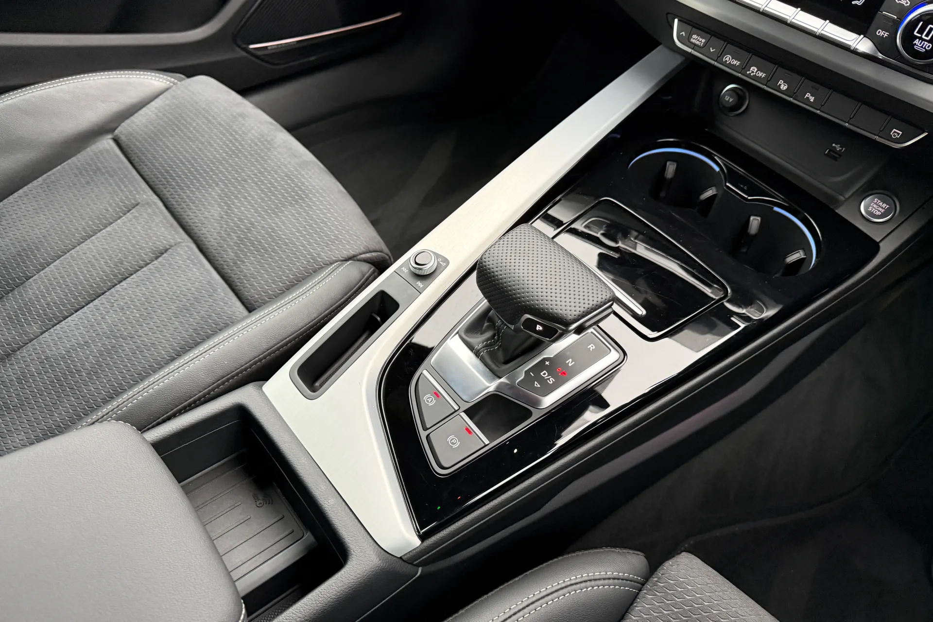 Audi A5 thumbnail image number 42