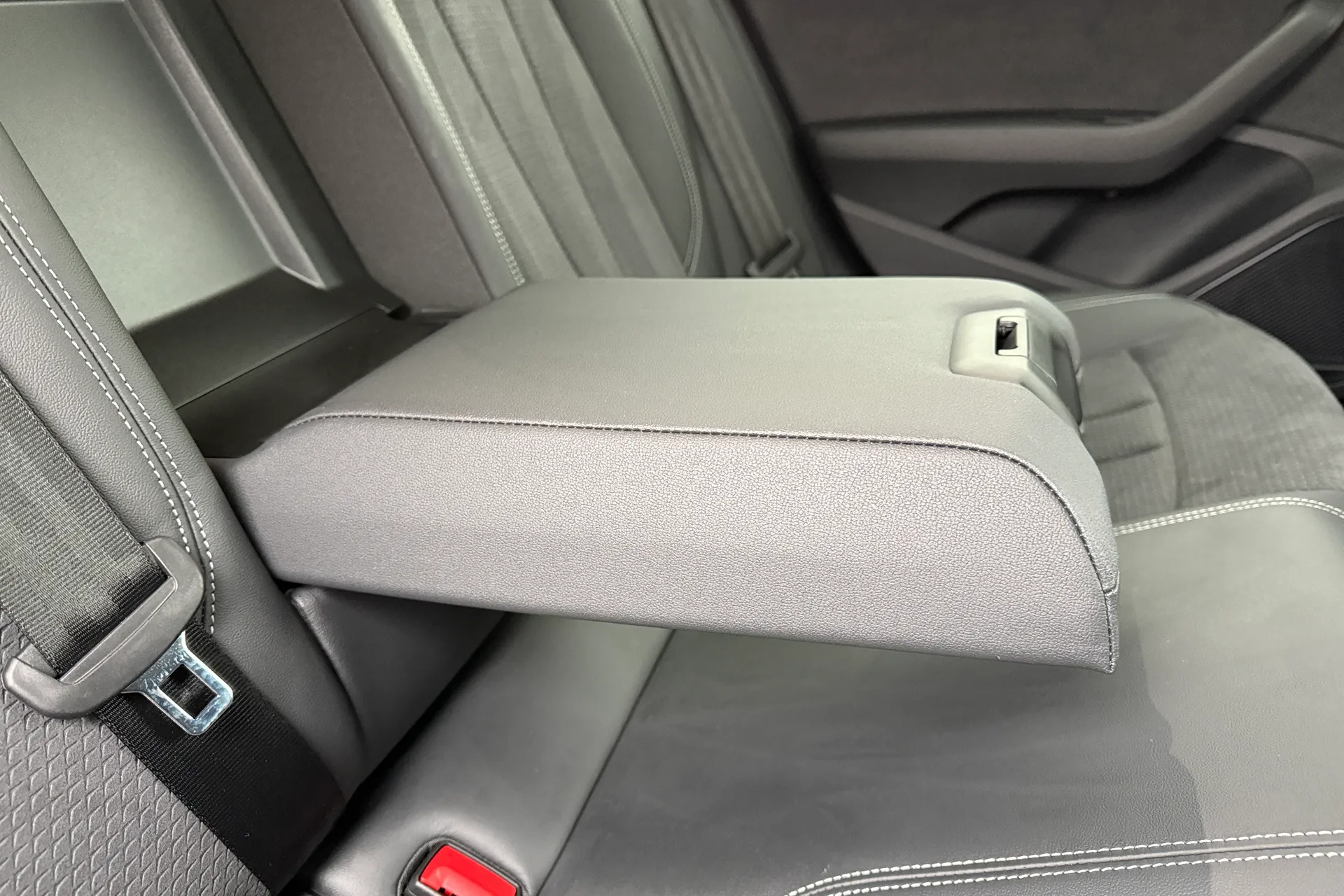Audi A5 thumbnail image number 48