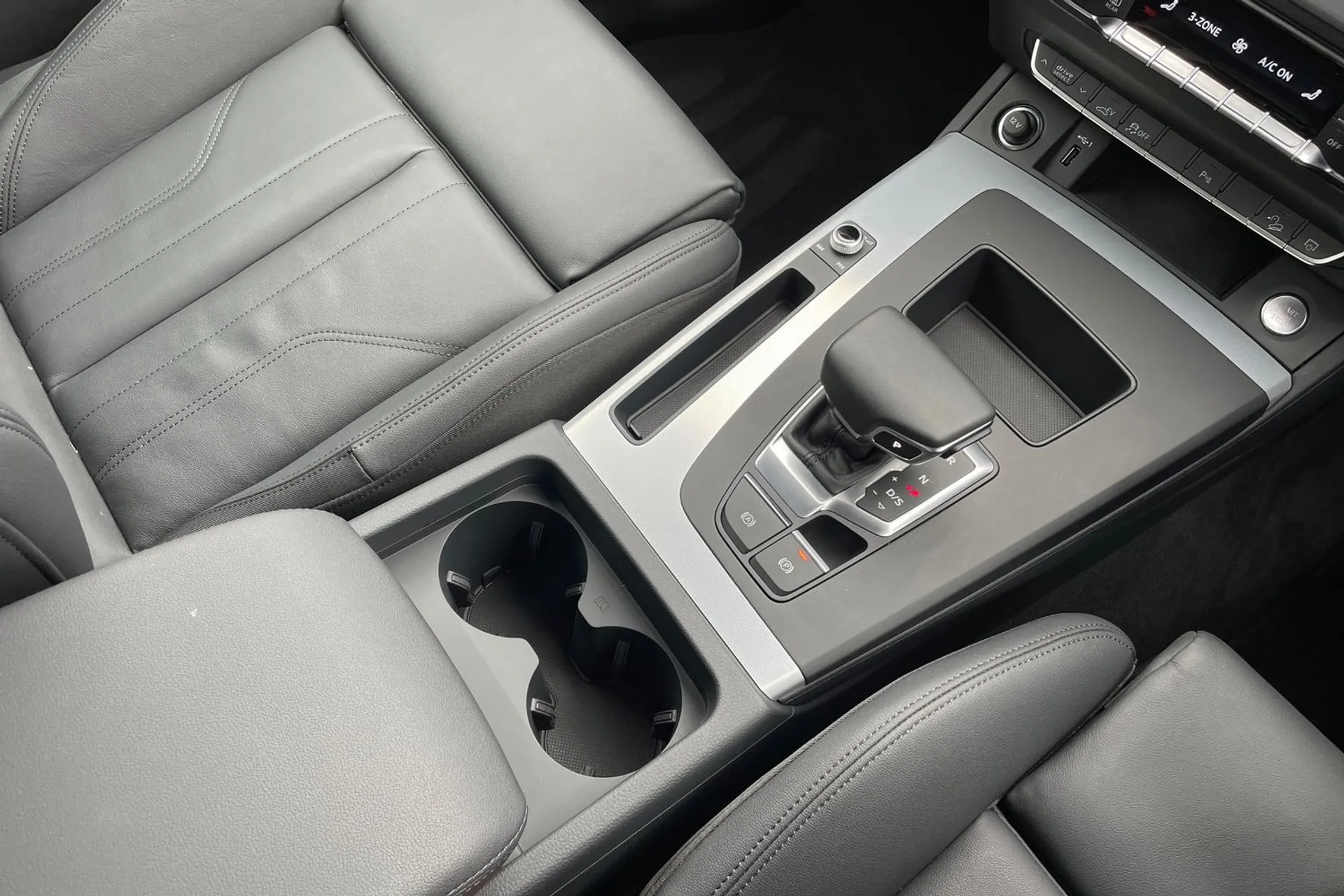 Audi Q5 thumbnail image number 13