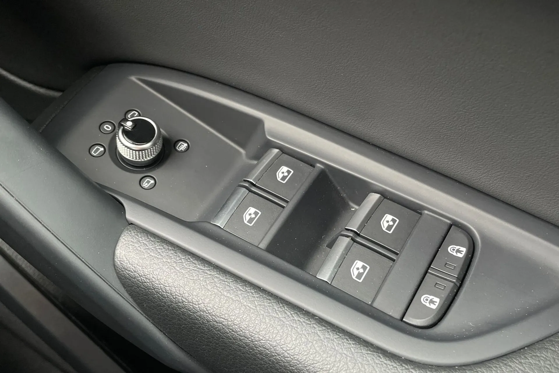 Audi Q5 thumbnail image number 12