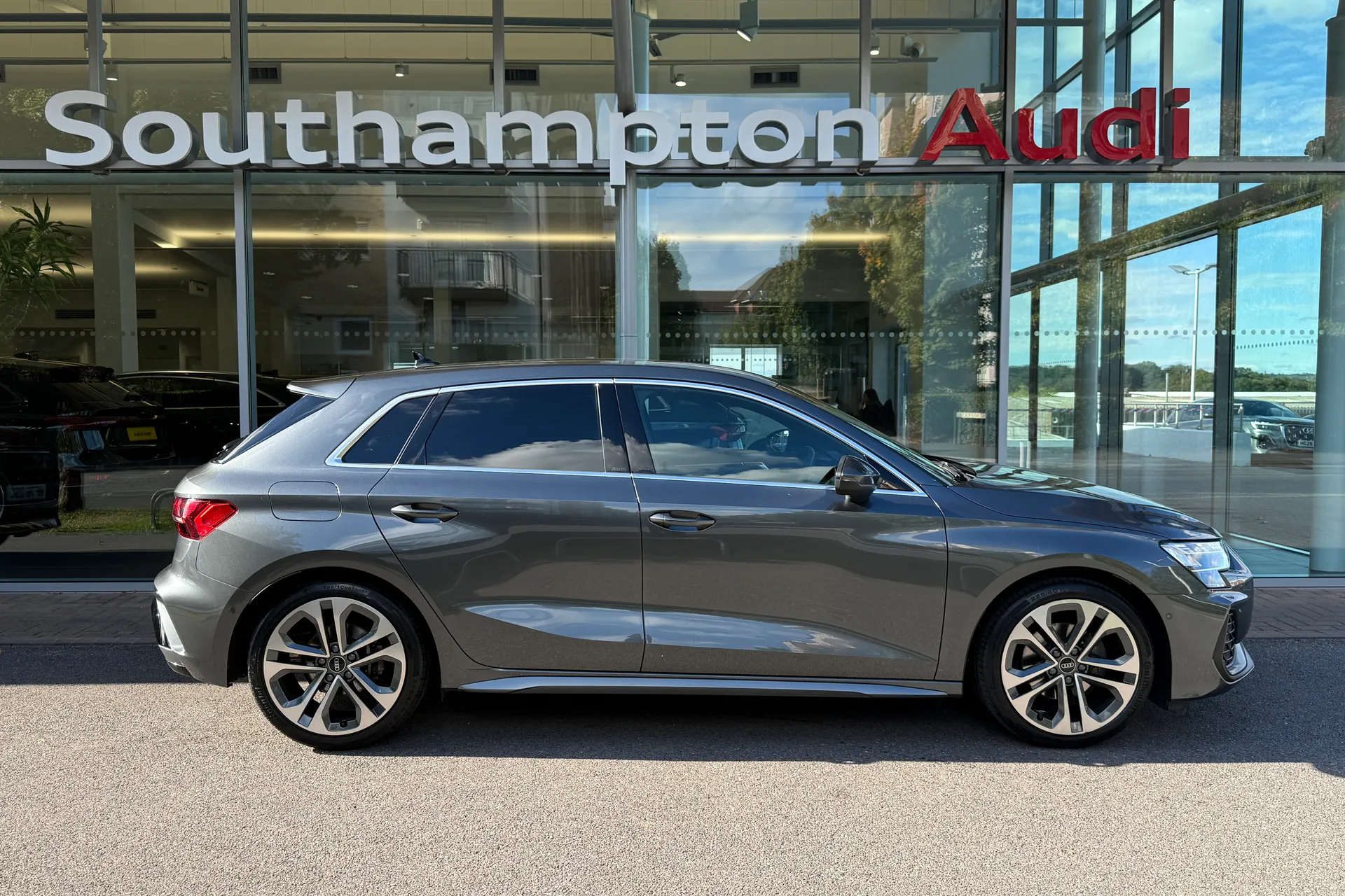 Audi A3 thumbnail image number 2