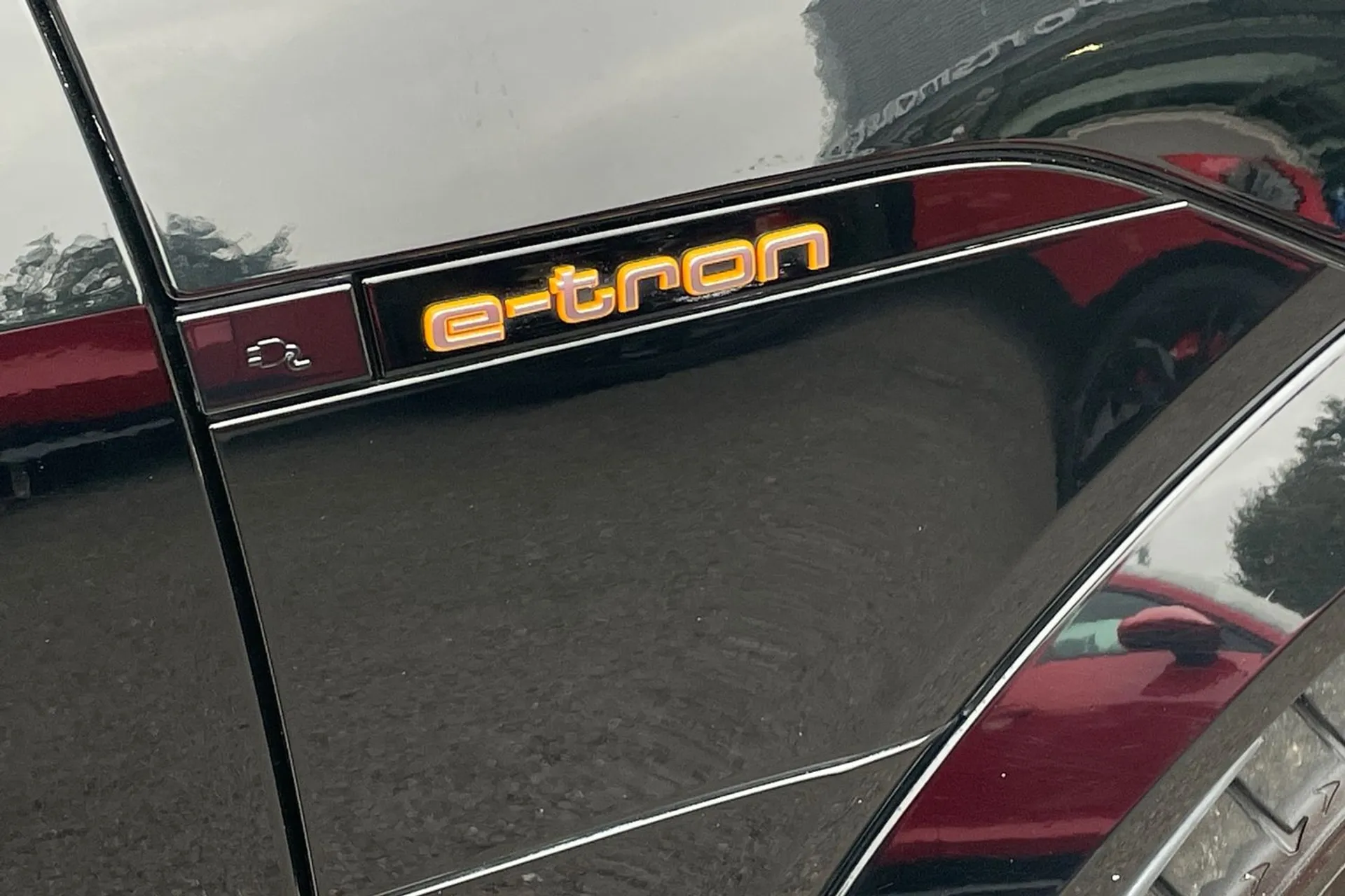 Audi e-tron thumbnail image number 18