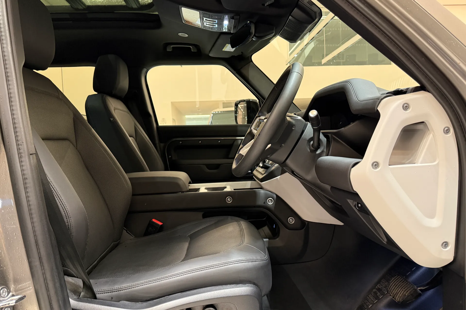 LAND ROVER DEFENDER thumbnail image number 23