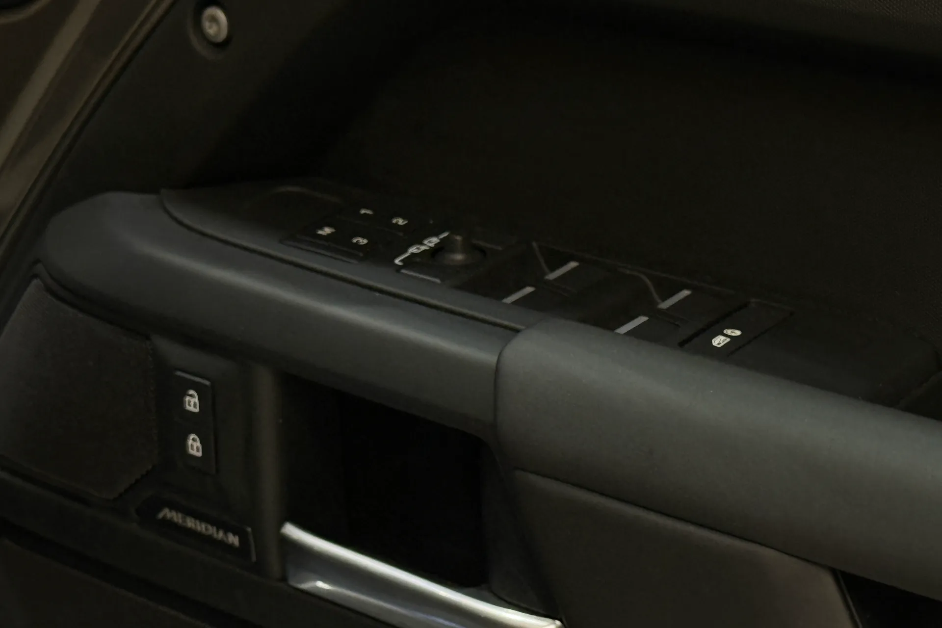 LAND ROVER DEFENDER thumbnail image number 22